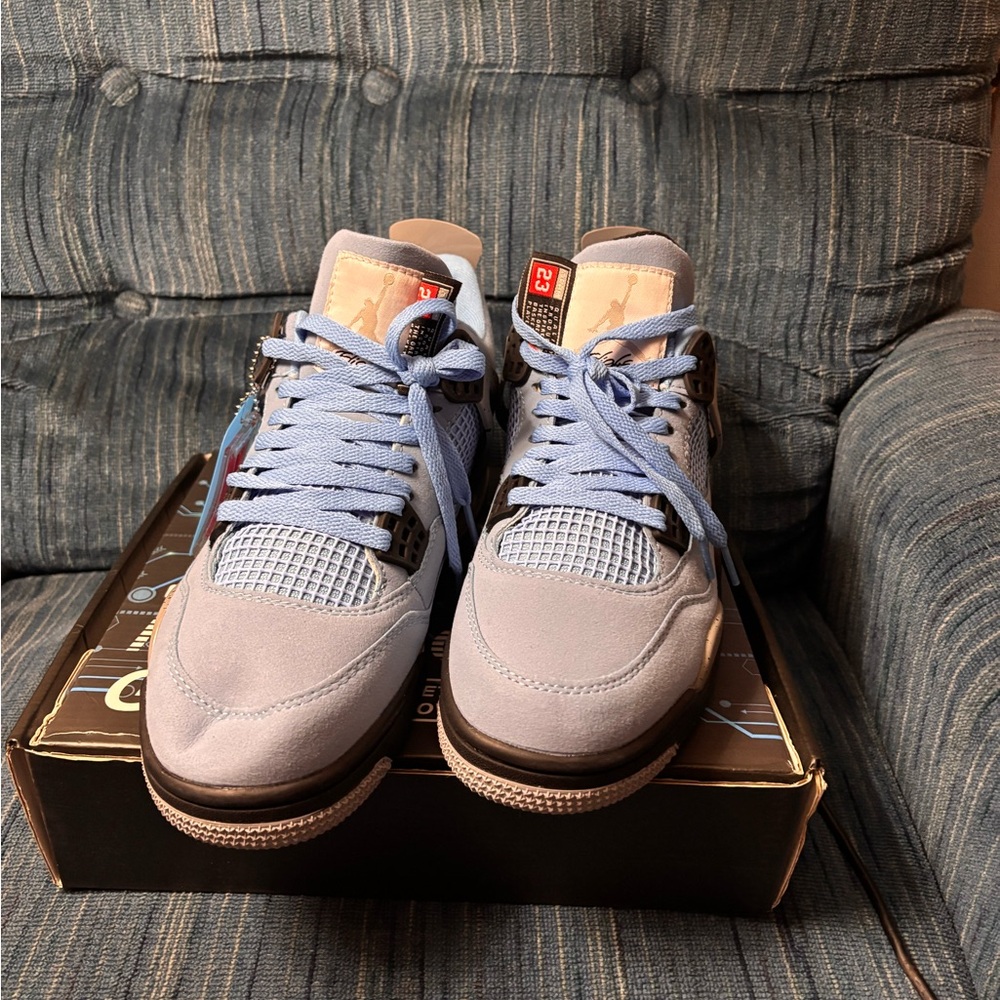 Jordan 4 Travis Scott